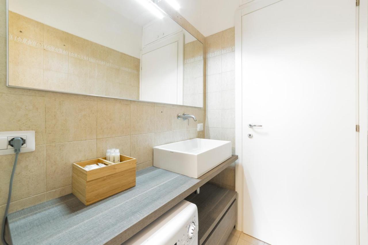 Roomy Apartment Close To Subway M5! Milan Exterior photo
